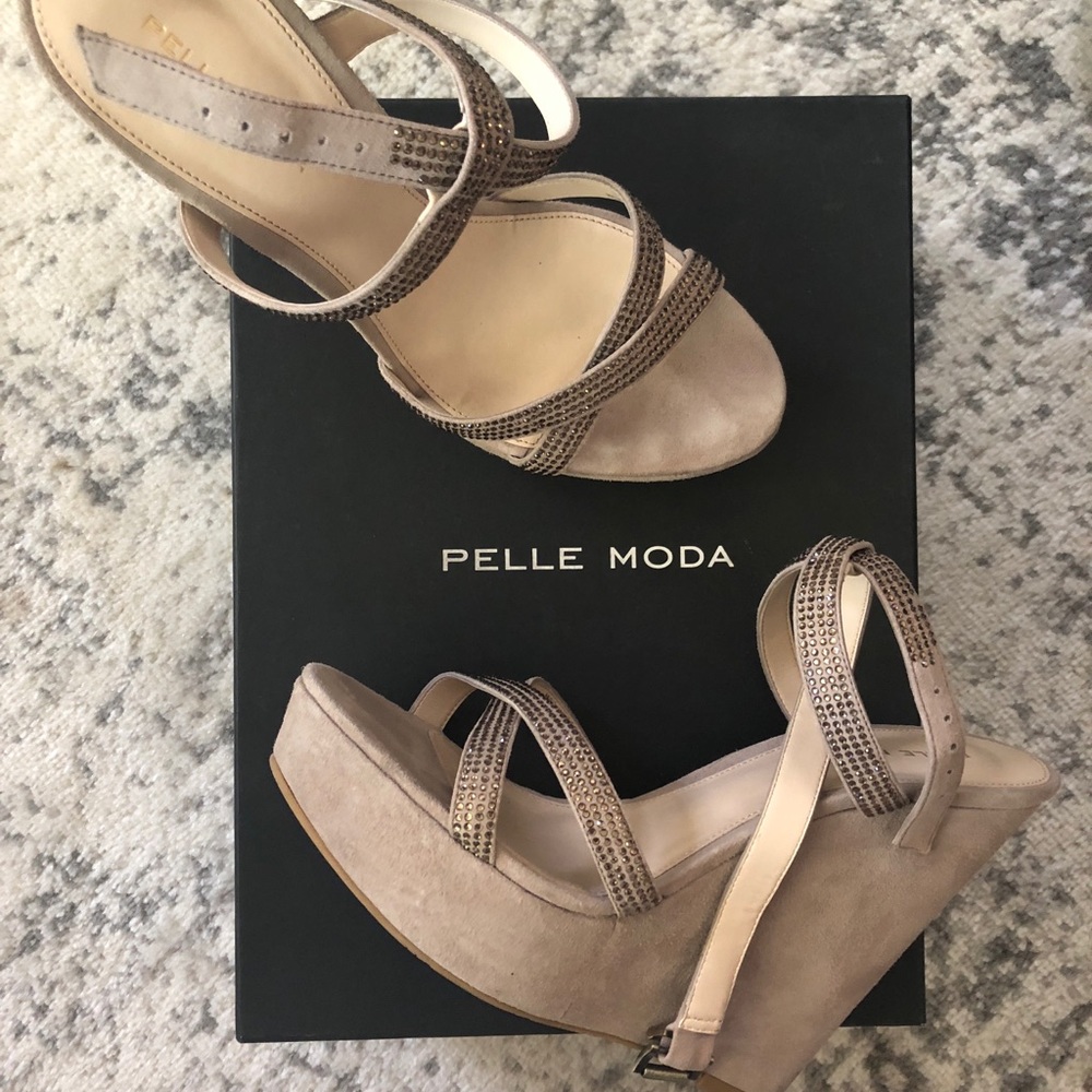 Pelle Moda Olin Rhinestone Wedge Size 8.5 w/ Box